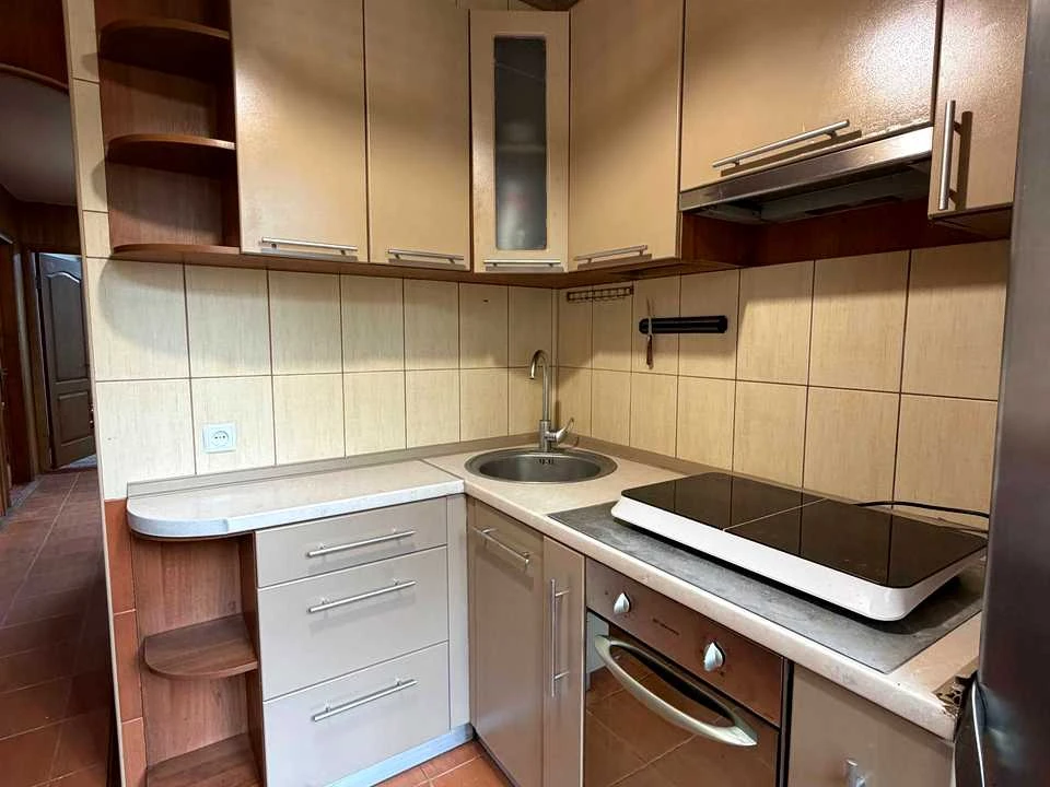Apartment. Kharkiv, Traktorostudivnyky Ave.