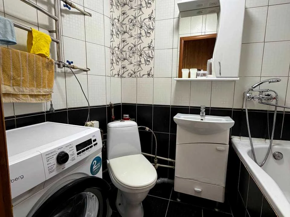 Apartment. Kharkiv, Traktorostudivnyky Ave.