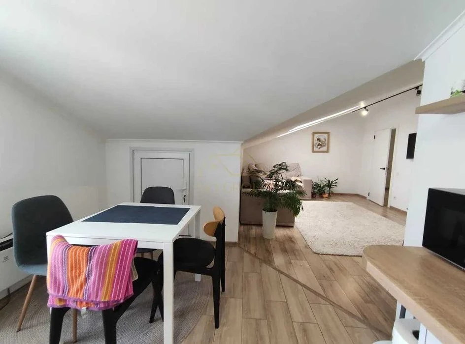 Продается 2 ком квартира + кухня-студия, 75м2.