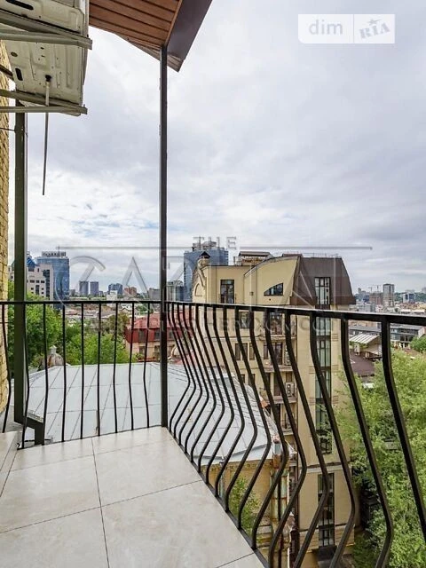 Sale of 3-room apartment 141 sq. m on Kruglouniversitytska 1 st.