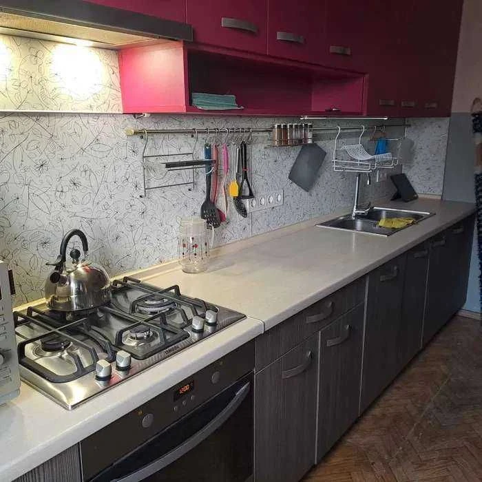 I am selling a 3-room apartment with an area of 66 m², 7th floor from 9, st.
