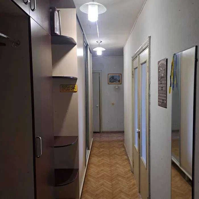 I am selling a 3-room apartment with an area of 66 m², 7th floor from 9, st.