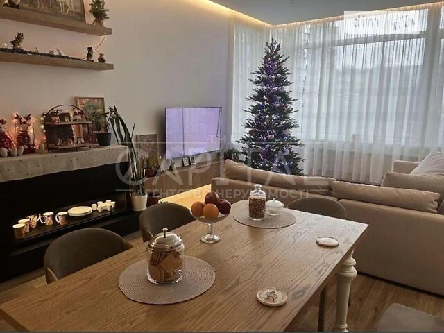 Sale of 3-room apartment 80 sq. m. on Kyrylo-Mefodiyevska 2 st. •