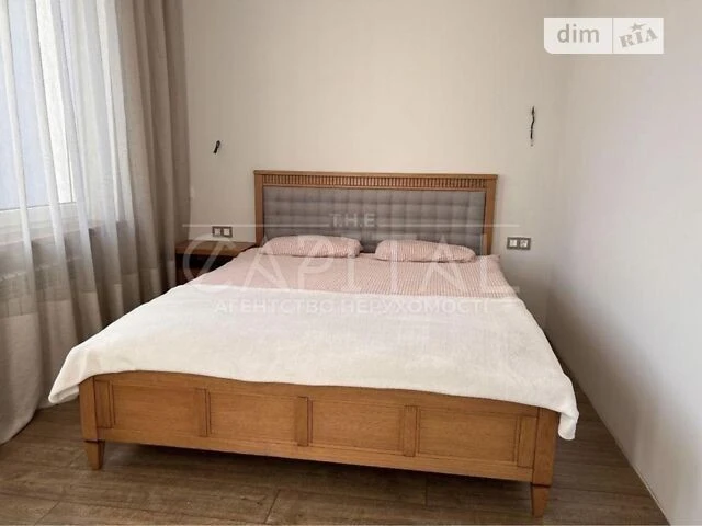 Sale of 3-room apartment 80 sq. m. on Kyrylo-Mefodiyevska 2 st. •
