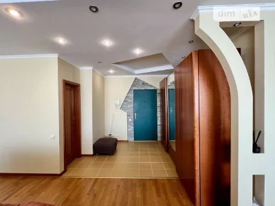 Sale of 2-room apartment 77 sq. m on Petra Hryhorenka Avenue 1B •