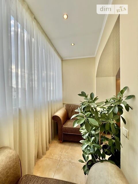 Sale of 2-room apartment 77 sq. m on Petra Hryhorenka Avenue 1B •