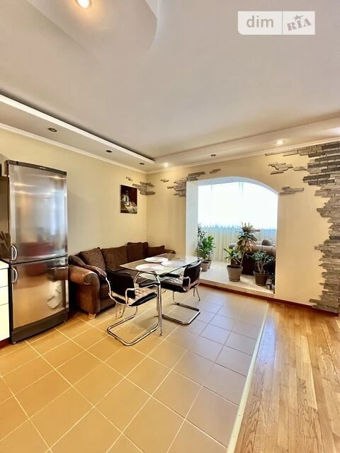 Sale of 2-room apartment 77 sq. m on Petra Hryhorenka Avenue 1B •