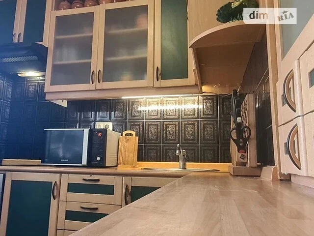 Sale of 3-room apartment 70 sq. m. on Levka Lukyanenka St. 33/35 •