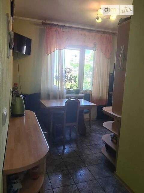 Sale of 3-room apartment 70 sq. m. on Levka Lukyanenka St. 33/35 •