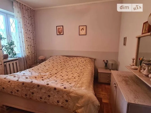 Sale of 3-room apartment 70 sq. m. on Levka Lukyanenka St. 33/35 •