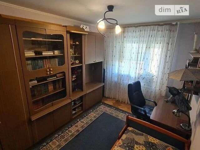 Sale of 3-room apartment 70 sq. m. on Levka Lukyanenka St. 33/35 •