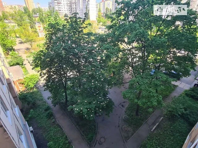 Sale of 3-room apartment 70 sq. m. on Levka Lukyanenka St. 33/35 •