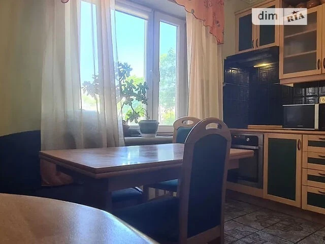 Sale of 3-room apartment 70 sq. m. on Levka Lukyanenka St. 33/35 •