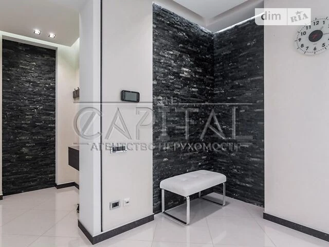 Sale of 4-room apartment 176 sq. m. on Andriy Verkhoglyada St. 9 • I