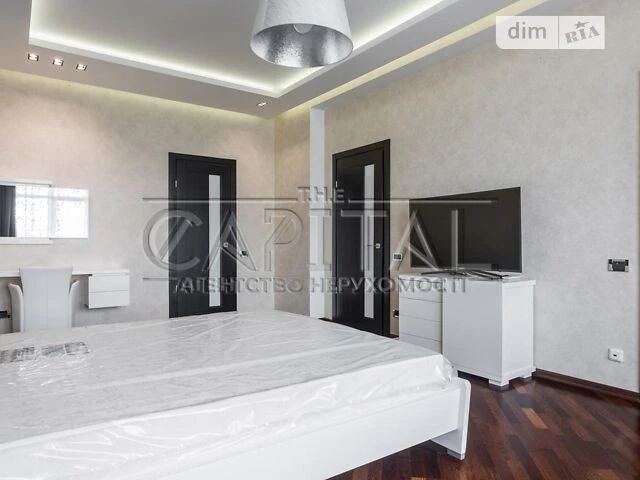 Sale of 4-room apartment 176 sq. m. on Andriy Verkhoglyada St. 9 • I