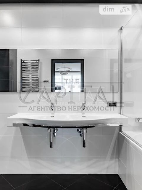 Sale of 4-room apartment 176 sq. m. on Andriy Verkhoglyada St. 9 • I