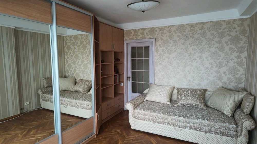 3-apartment Lisovyi massiv, Desnyanskyi district