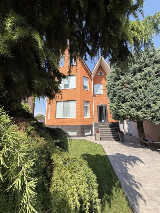 HOUSEHOLD house for sale in Dachy Kovalevsky district