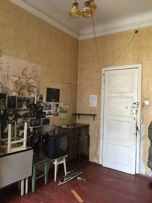 A room in the commune on Pastera, 256285