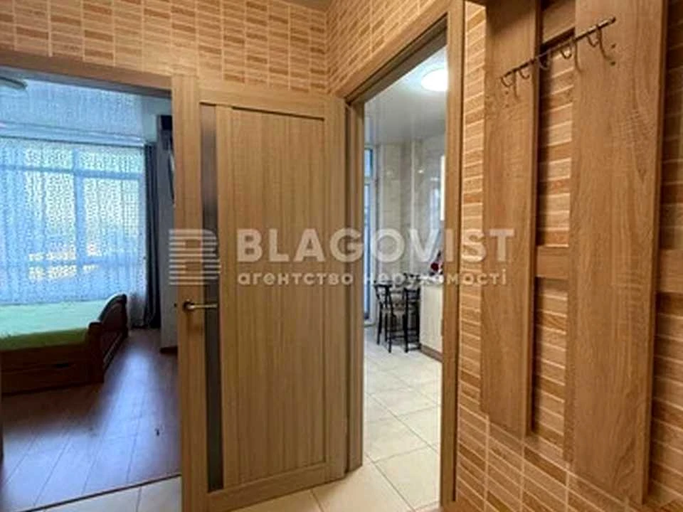 Apartment. Kyiv, Raketna St.