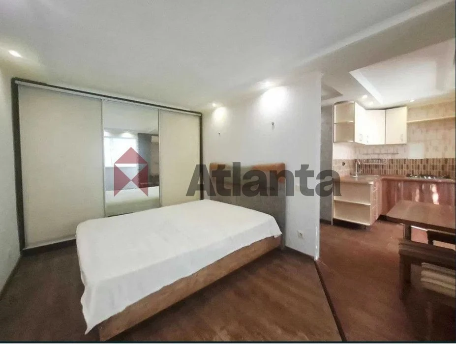 For sale cozy 1-room studio apartment with renovation, Zdol St.