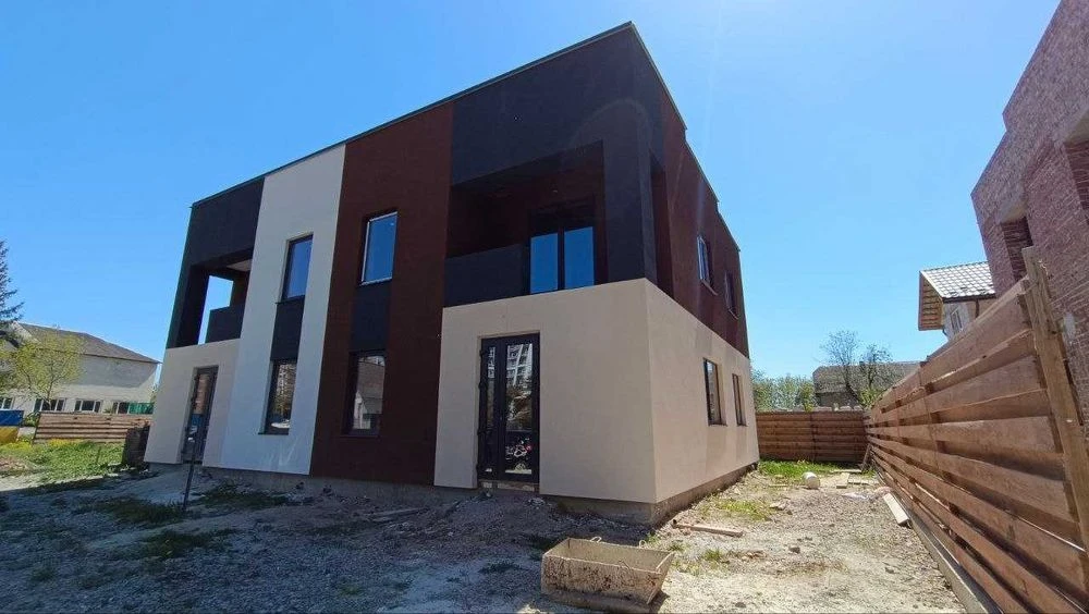 Продаж дуплексів 115м2 з міськими комунікаціями.