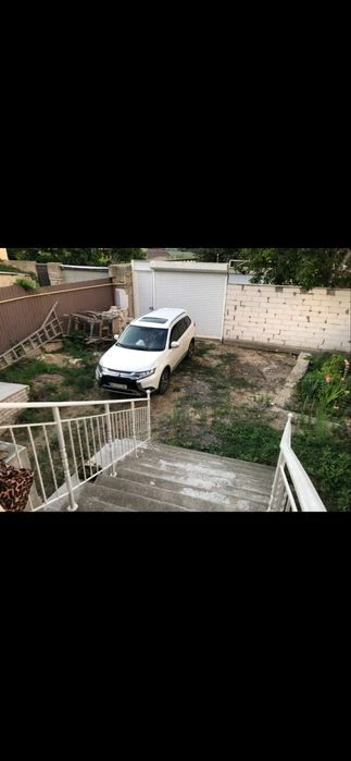 House in Arcadia, here is the owner