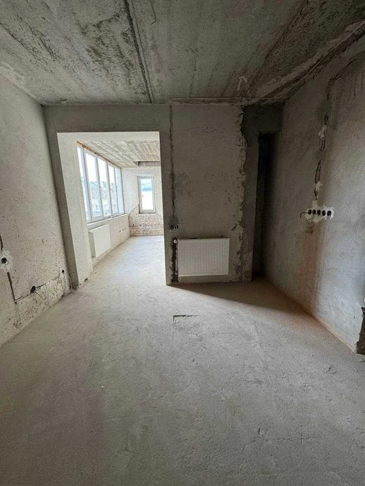 Продам квартиру в центрі з частковим ремонтом