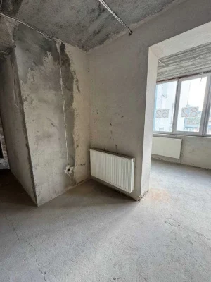 Продам квартиру в центрі з частковим ремонтом
