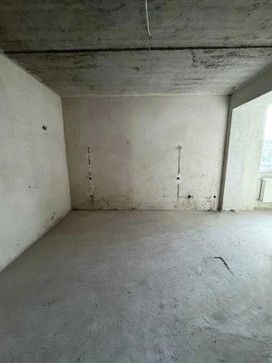 Продам квартиру в центрі з частковим ремонтом