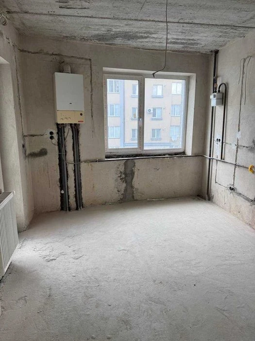 Продам квартиру в центрі з частковим ремонтом