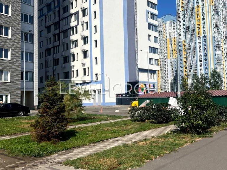 Квартира. Київ, Ревуцького вул., (Будинок)