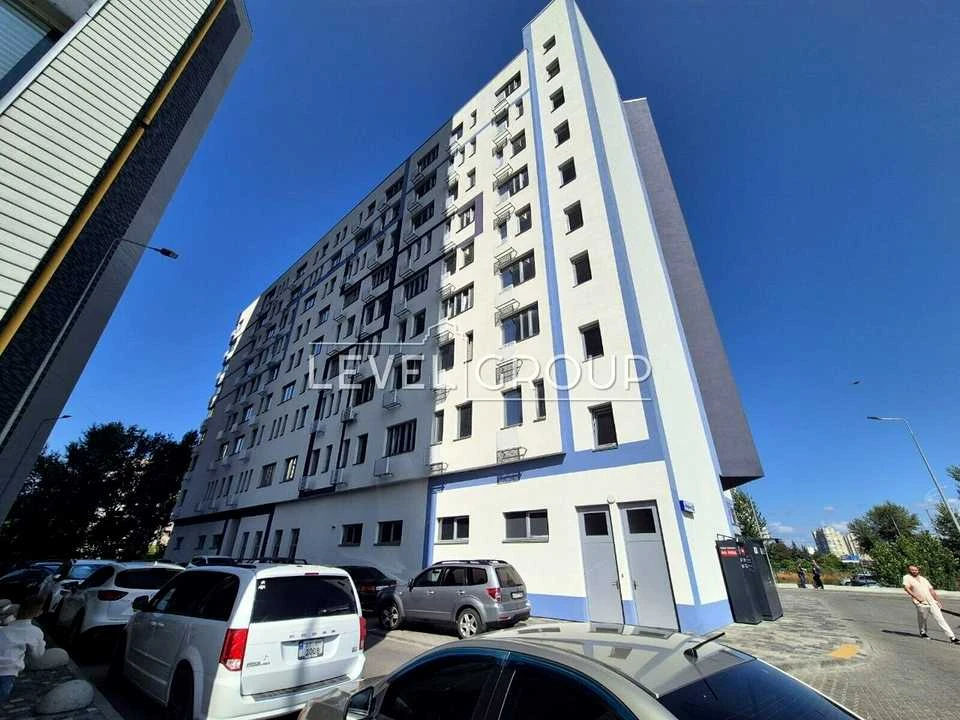 Квартира. Київ, Ревуцького вул., (Будинок)