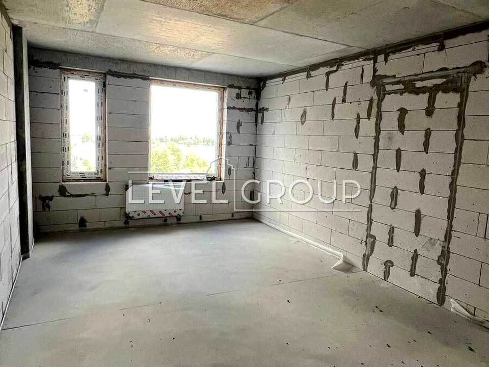 Квартира. Київ, Ревуцького вул., (Будинок)