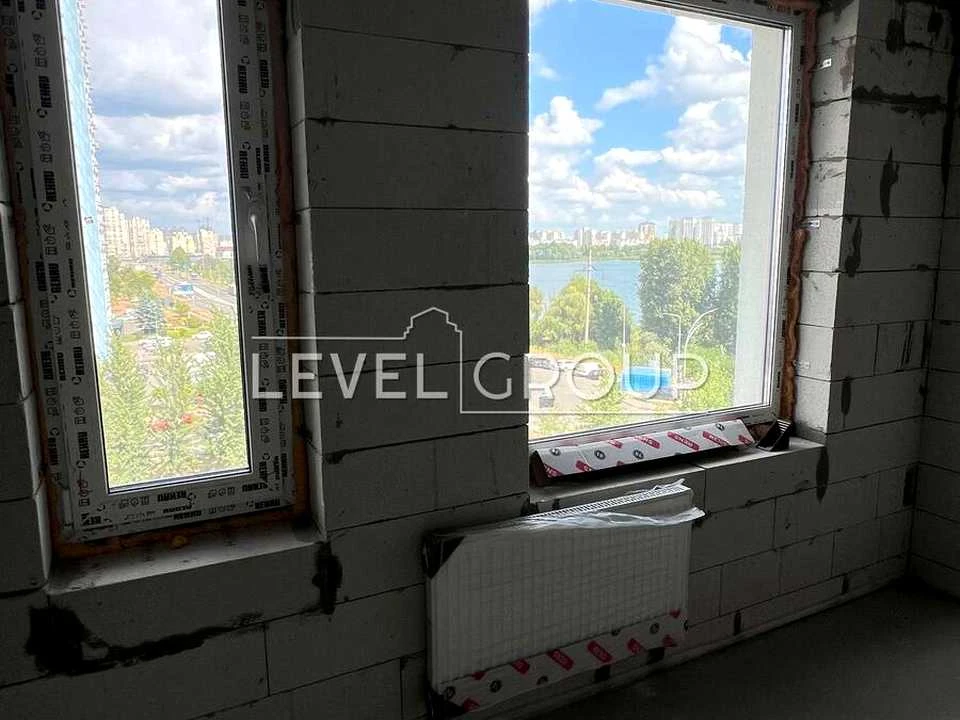 Квартира. Київ, Ревуцького вул., (Будинок)