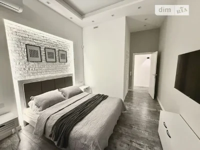Продаж 2к квартири 80 кв. м на вул. Велика Васильківська 43/