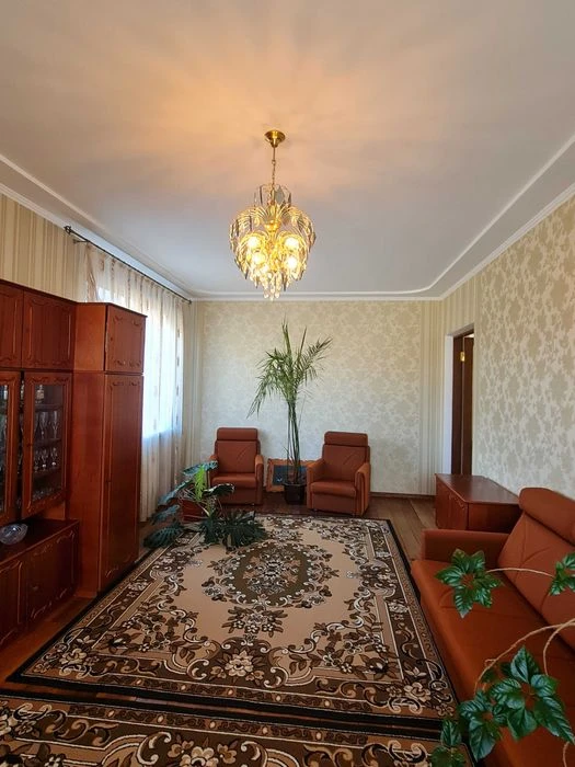 продаж добротного будинку з чудовим місцем розташування
