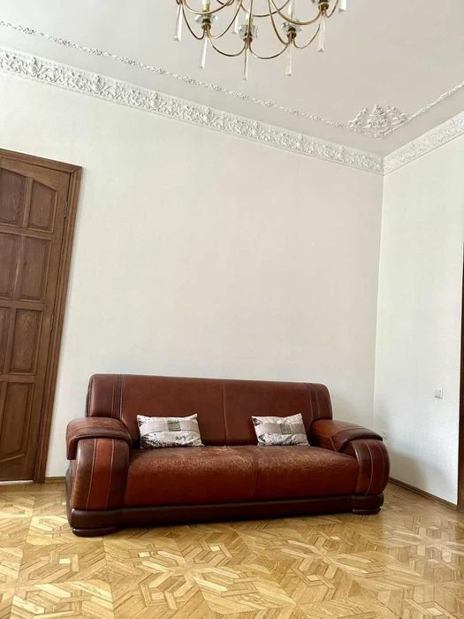 Продам 3-комнатную квартиру в центре Одессы!!