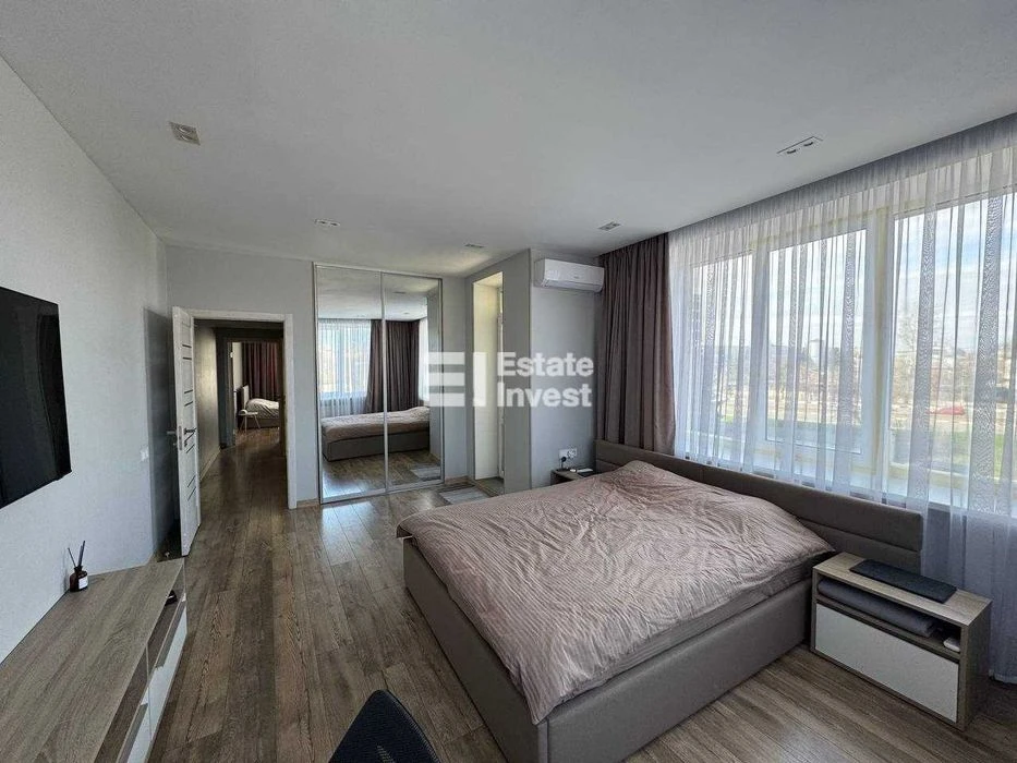 I will sell a 2-room apartment on Velyka Panasivska Street, 76G, residential complex