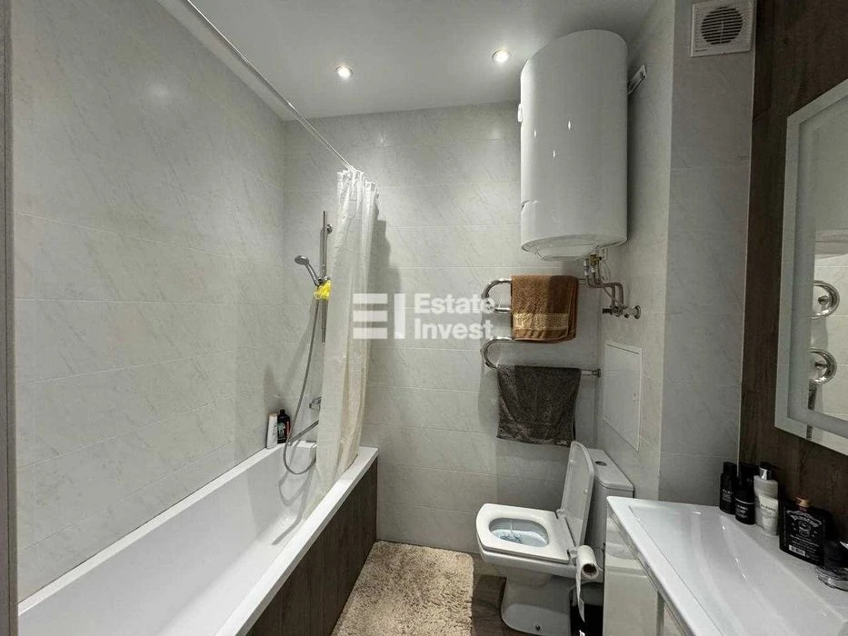 I will sell a 2-room apartment on Velyka Panasivska Street, 76G, residential complex