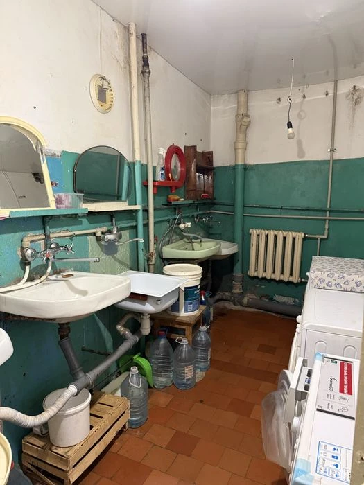 В продаже комната в коммунальной квартире на Таирова!