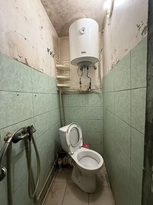 В продаже комната в коммунальной квартире на Таирова!