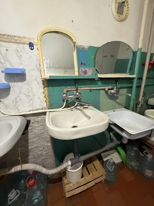 В продаже комната в коммунальной квартире на Таирова!
