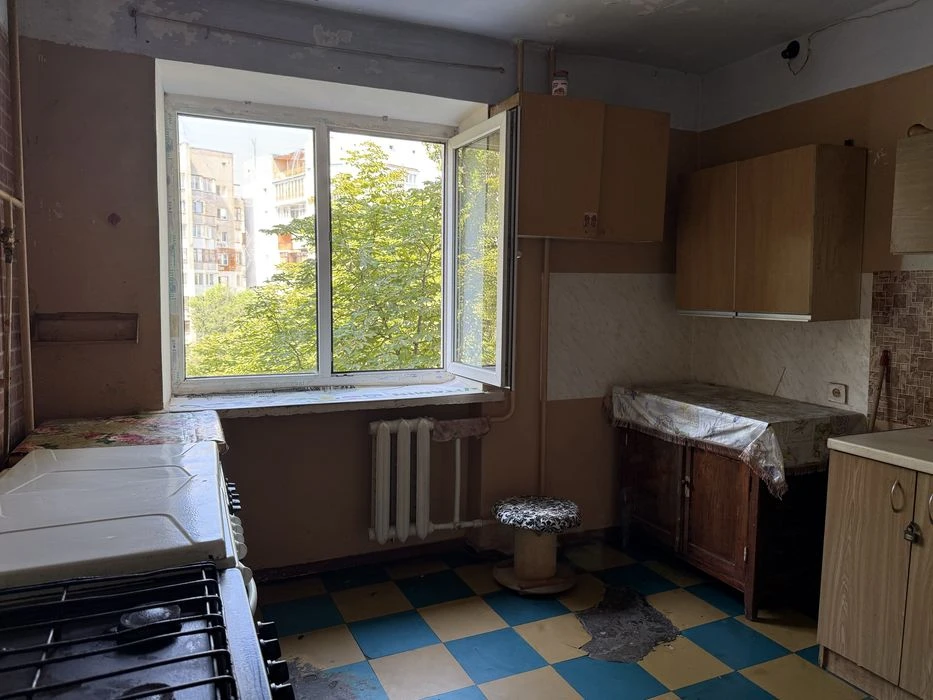 В продаже комната в коммунальной квартире на Таирова!