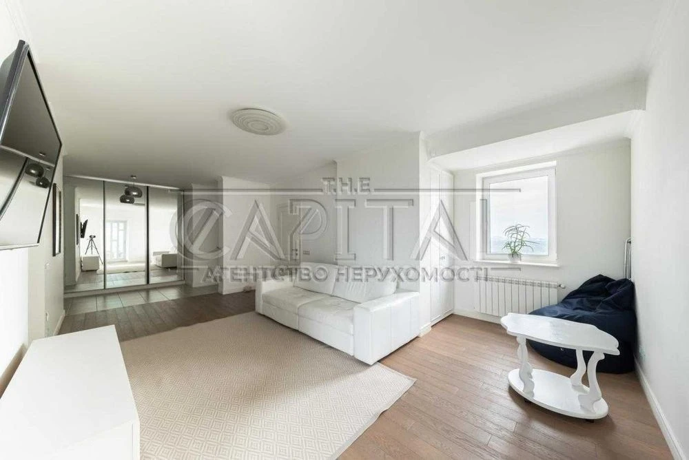 No % 3-room apartment for sale in Obolonsky district, with a terrace.