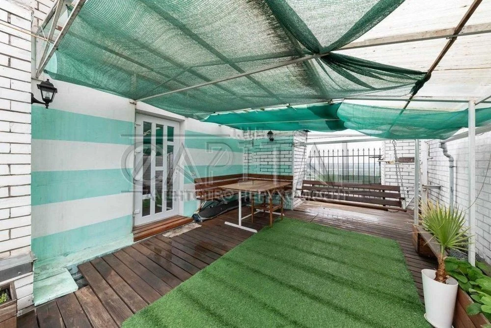 No % 3-room apartment for sale in Obolonsky district, with a terrace.