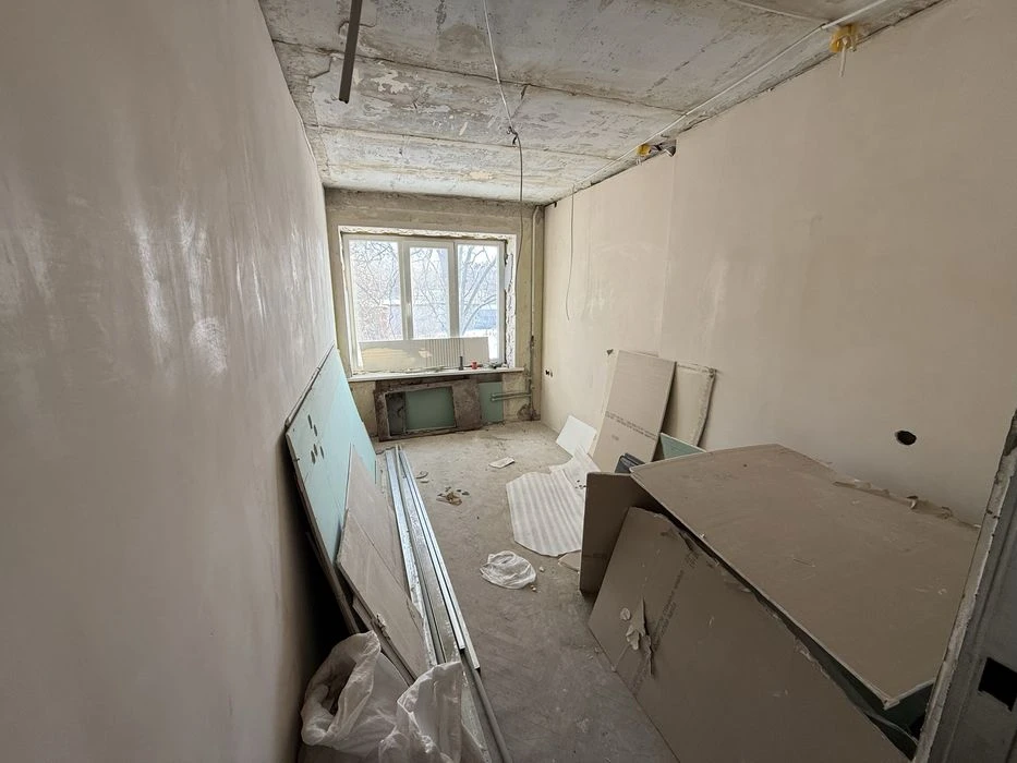 Центр міста. 2 поверх. 82м2. Частковий ремонт. Цегляний буди