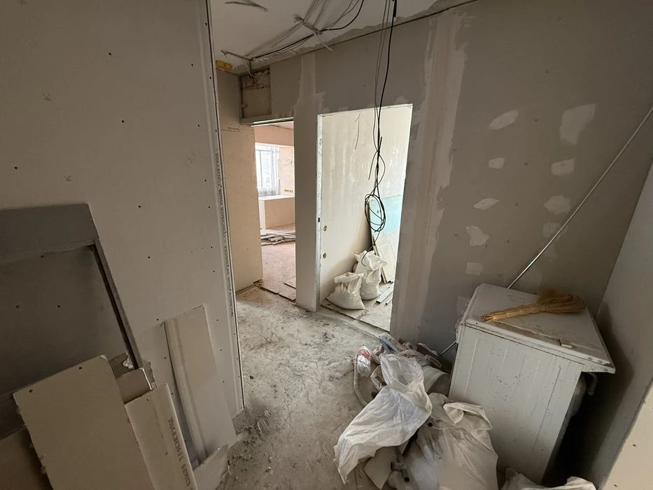 Центр міста. 2 поверх. 82м2. Частковий ремонт. Цегляний буди