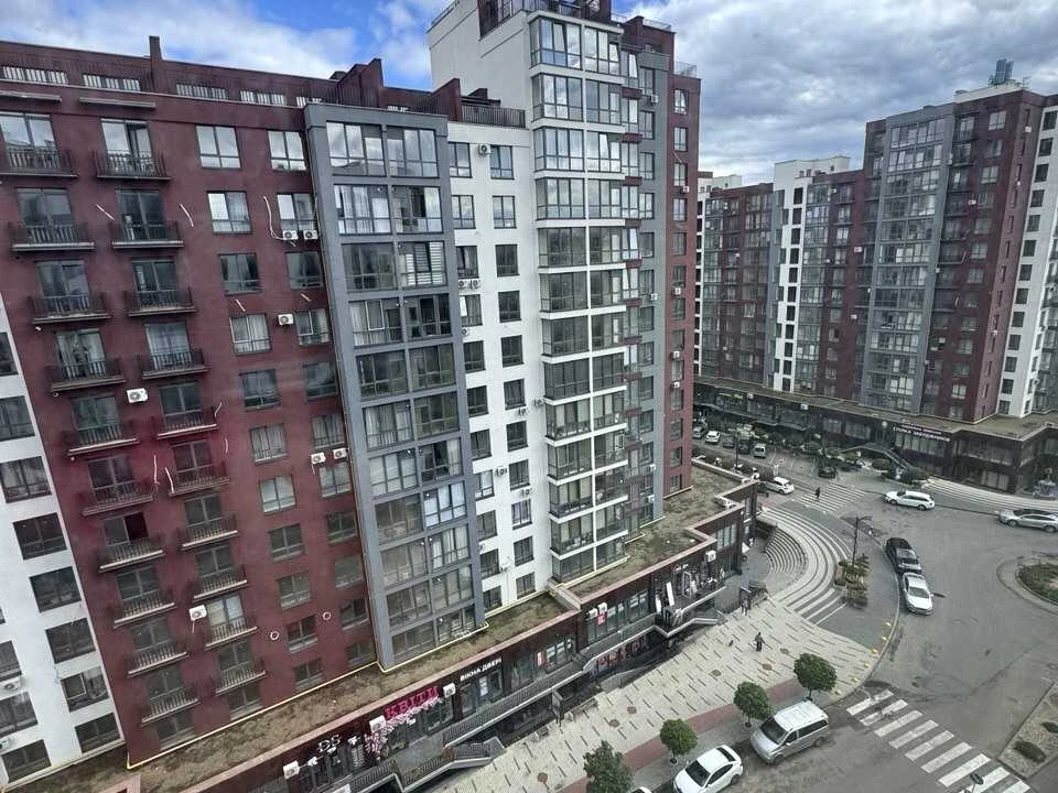Квартира. Івано-Франківськ, Княгинин вул., (Будинок 38)