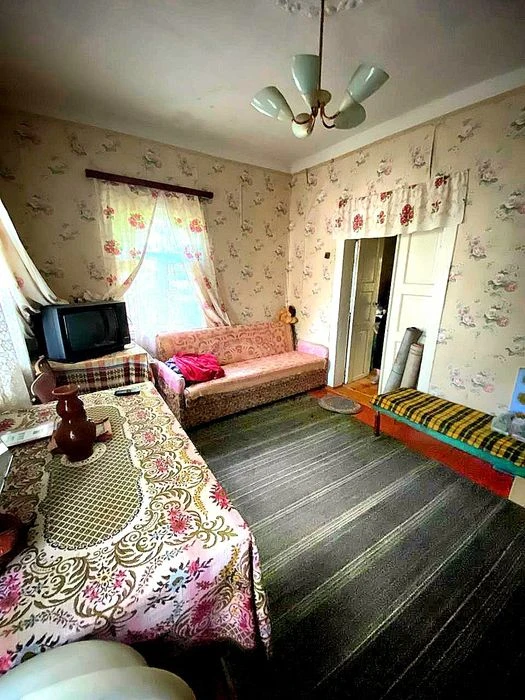 Продаж 1/2 частини будинку, 2 кімн.в Полтаві , біля 9 школи.